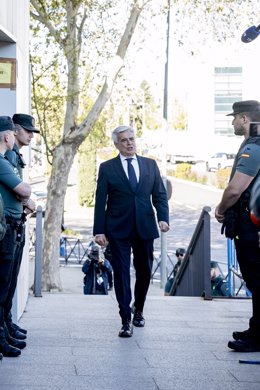 Archivo - El expresidente interino y ahora candidato a la presidencia de la Real Federación Española de Fútbol (RFEF), Pedro Rocha, a su llegada al Juzgado de Primera Instancia e Instrucción Número 4 de Majadahonda, a 12 de abril de 2024, en Majadahonda, 