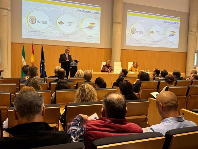 El presidente de la Autoridad Portuaria de Motril, José García Fuentes, interviene en una jornada técnica para promover los flujos comerciales entre España y Marruecos