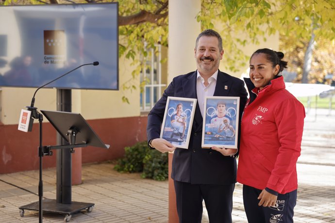 Mariano de Paco junto a la piragüista olímpica María Corbera