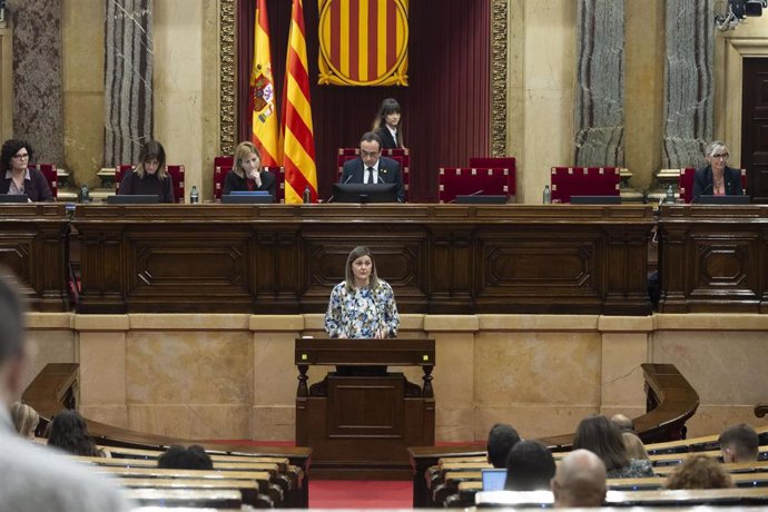 La Síndica de Aran, Maria Vergés, comparece en el pleno de Parlament