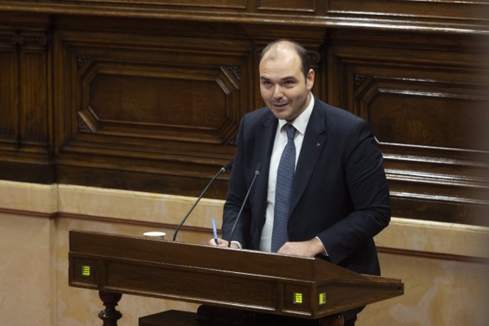 El conseller de Presidencia de la Generalitat, Albert Dalmau, en el pleno del Parlament