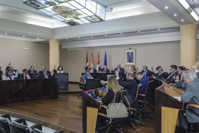 Un momento de votaciones durante el pleno.