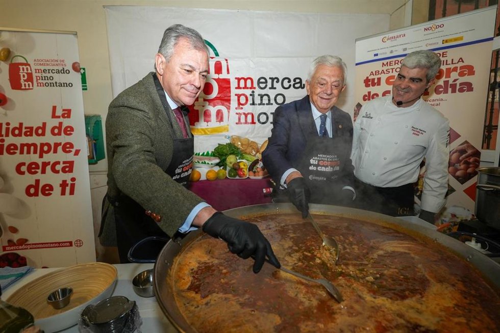 Sanz en el mercado de abastos de Pino Montano