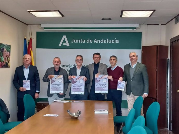 El delegado territorial de Agricultura, Pesca, Agua y Desarrollo Rural de Málaga, Fernando Fernández Tapia-Ruano, durante la presentación de segunda edición del Concurso de Pasas de Málaga en la repostería