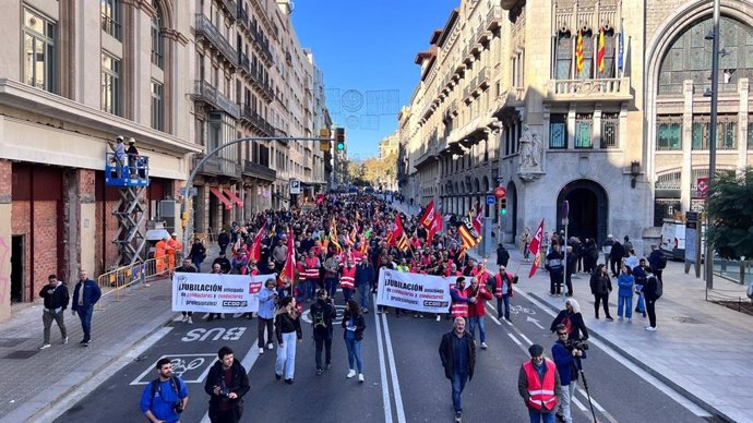 Manifestació a Barcelona durant la vaga del sector del transport de viatgers per carretera