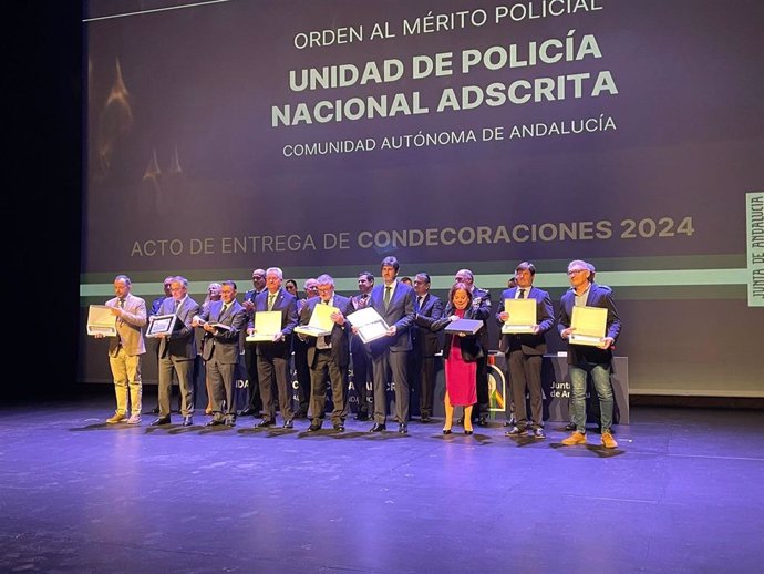 Condecoraciones al personal de la Unidad del Cuerpo Nacional de Policía Adscrita a la Comunidad Autónoma de Andalucía.