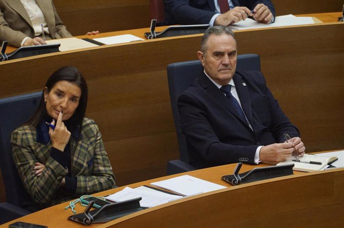 La consellera Ruth Merino y el vicepresidente Francisco José Gan Pampols, en el pleno de Les Corts