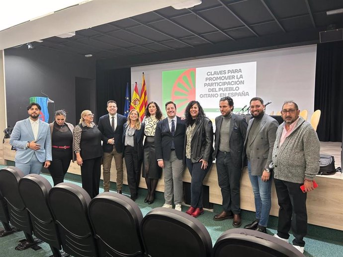 El director general de Protección Social y Barriadas de Actuación Preferente de la Junta, Antonio Ismael Huertas, ha presentado "como ejemplo de buena práctica" en Barcelona el 'Protocolo de Actuación en Casos Graves de Antigitanismo'.