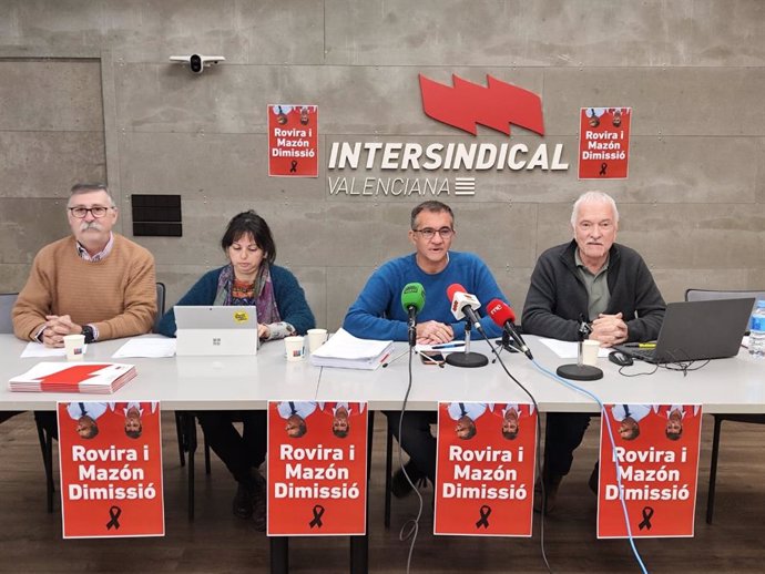 Els responsables de STEPV-Intersindical en roda de premsa