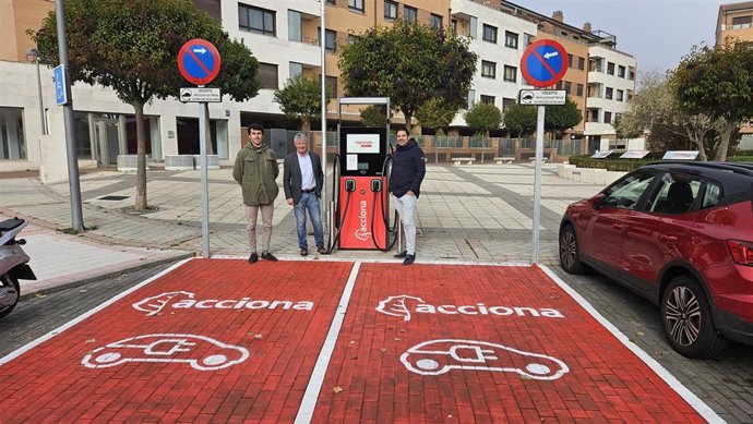 Arroyo (Valladolid) y Acciona inician la puesta en servicio de la red de puntos de recarga de vehículos eléctricos .