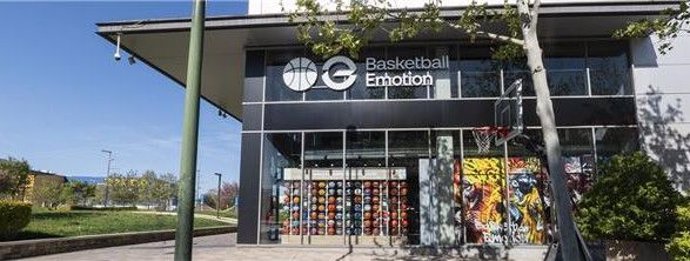 Fachada de la tienda de Basketball Emotion en Zaragoza