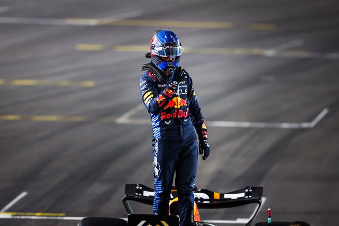 VERSTAPPEN Max (ned), Red Bull Racing RB20, portrait celebrating his 4th world champion title during the Formula 1 Heineken Silver Las Vegas Grand Prix 2024, 22th round of the 2024 Formula One World Championship from November 21 to 23, 2024 on the Las Veg