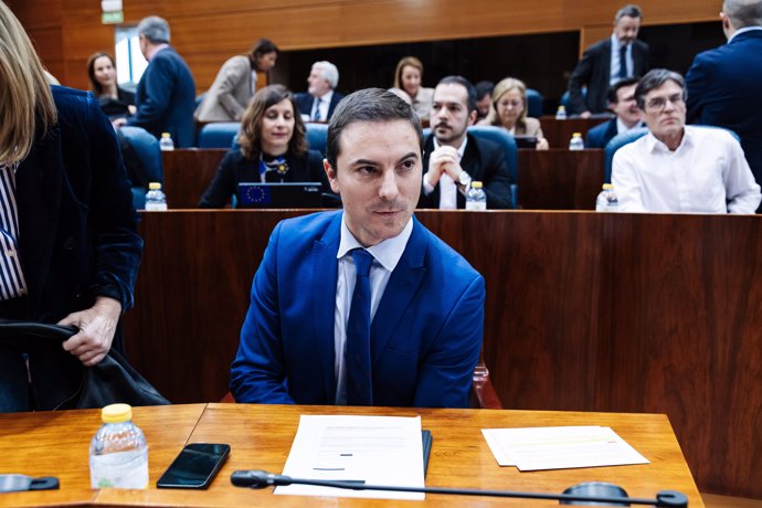 El exsecretario general del PSOE-M Juan Lobato en la Asamblea durante la sesión plenaria en la Asamblea de Madrid, a 14 de marzo de 2024, en Madrid (España).