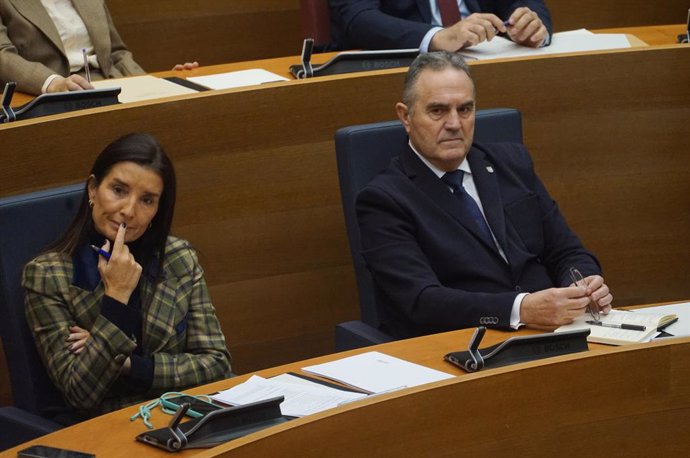 La consellera Ruth Merino i el vicepresident Francisco José Gan Pampols, al ple de Les Corts