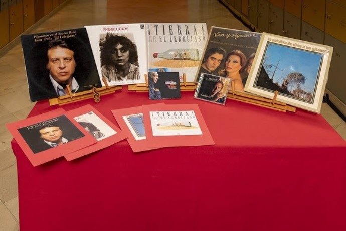 El legado de Juan Peña, 'El Lebrijano', a la Caja de las Letras, con siete de sus álbums más emblemáticos en formato LP y CD.