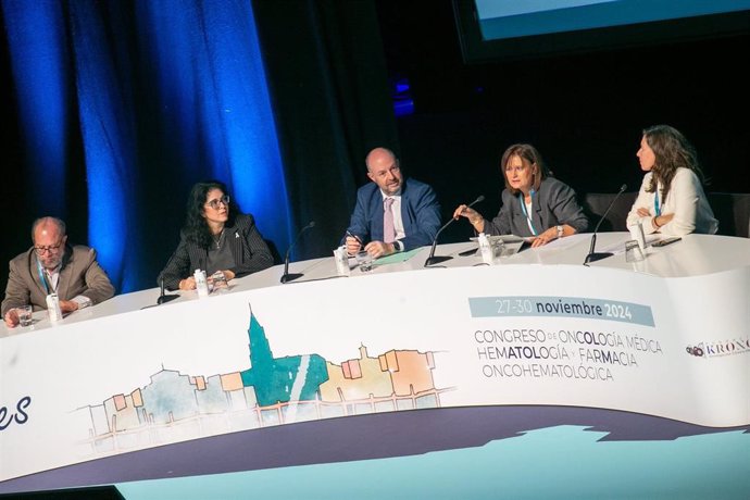 El director gerente del SESCAM, Alberto Jara, ha asistido a la inauguración del 12º Congreso de Oncología Médica, Hematología y Farmacia Oncohematológica ‘Tendiendo Puentes’.