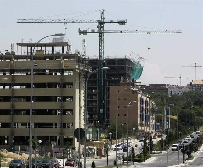 Archivo - Recurso viviendas en construcción. Obras de edificios.