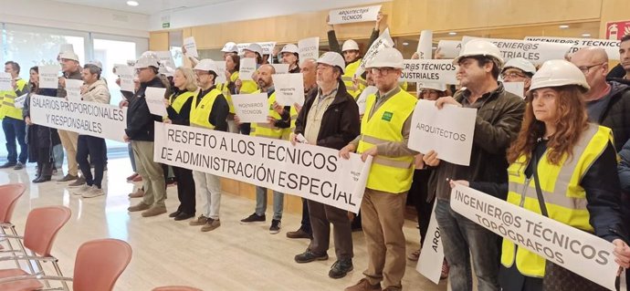 Preotesta laboral de los arquitectos e ingenieros de la Diputación