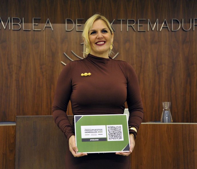 Imagen de archivo de la consejera de Hacienda y Administración Pública, Elena Manzano, en la presentación del proyecto de presupuestos para 2025