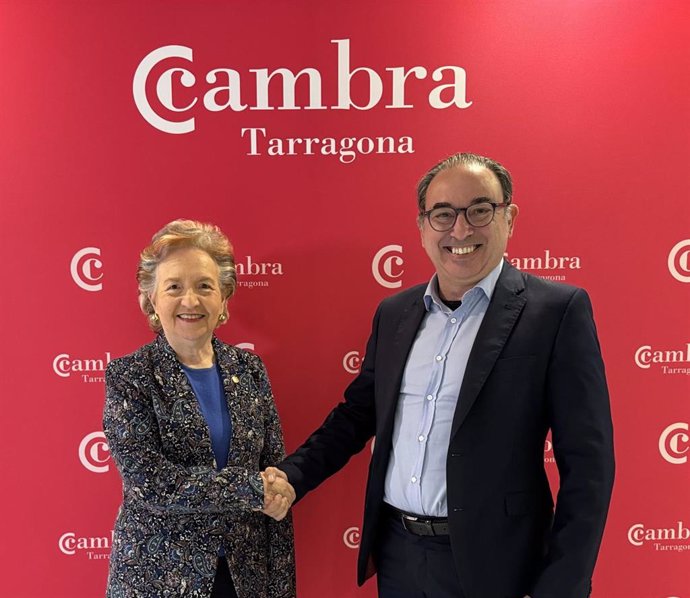 La presidenta de la Cambra de Tarragona, Laura Roigé, y el presidente institucional de Veolia Serveis Catalunya, Miquel Àngel Cerdà.