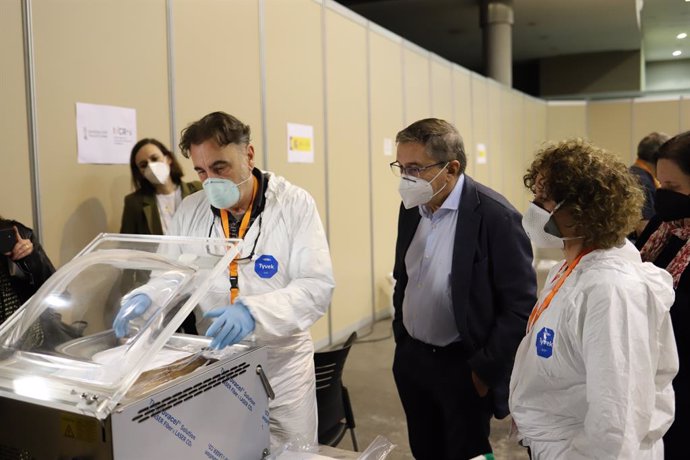 El conseller de Educación, Cultura, Universidades y Empleo, José Antonio Rovira, visita las instalaciones de Feria Valencia.