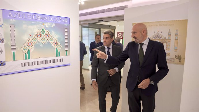 Alés en la apertura de la muestra