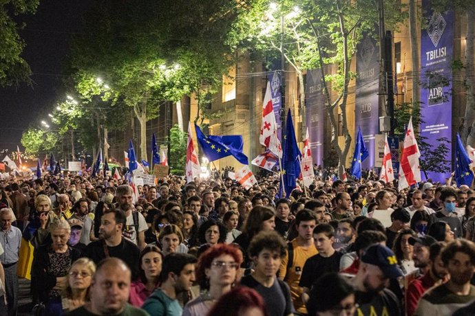 Archivo - Imagen de archivo de una manifestación en la capital de Georgia, Tiflis, en favor de la integración europea