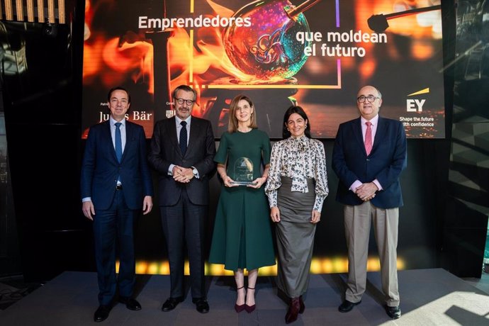 Sergio de Miguel-Jessel, General Manager Iberia de Julius Bauer, Pablo Sanz, socio de EY, Mercedes Perea, directora general de APD, Alicia Martínez, socia de EY, y César Beltrán, director asociado de desarrollo corporativo de IESE.