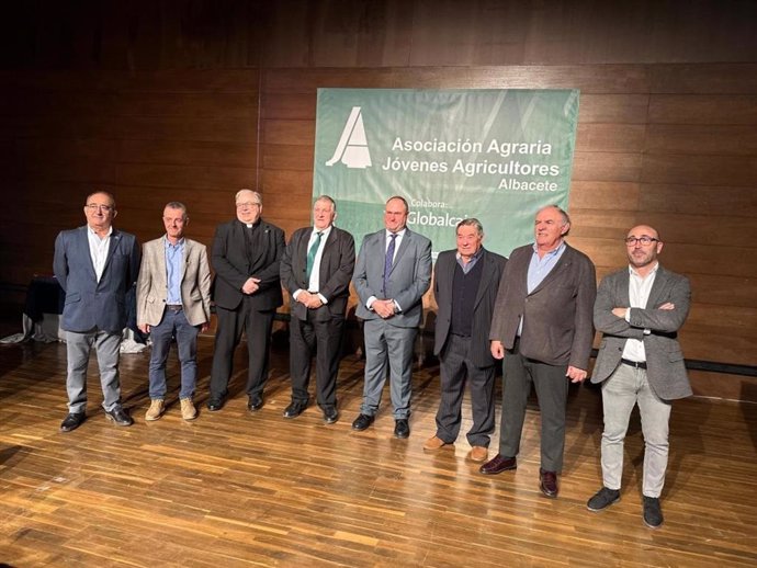 Foto de familia de la XXXIII Asamblea General Ordinaria de Asaja Albacete.