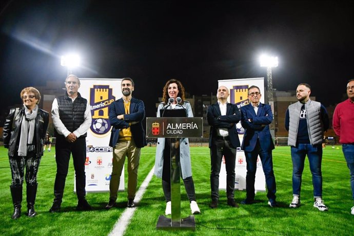 La alcaldesa de Almería, María del Mar Vázquez; el vicepresidente de Diputación, José Antonio García, y el director del torneo, Agustín Sánchez, en la presentación de 'I Almería Cup'.