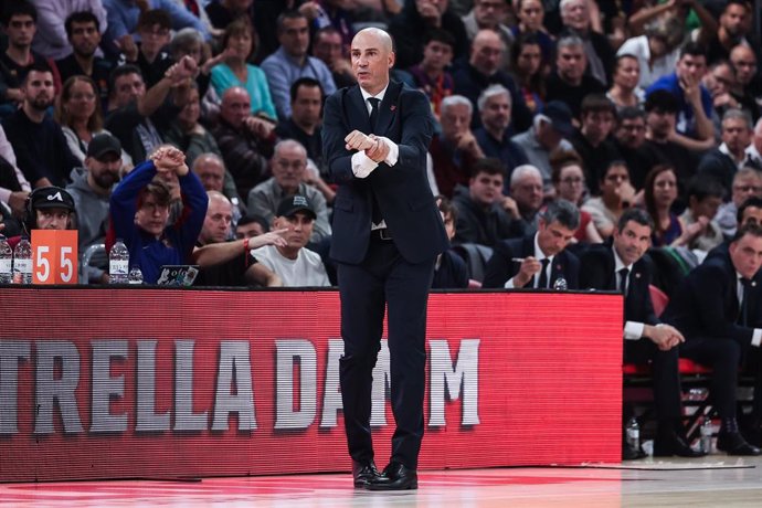 Joan Penarroya, head coach of FC Barcelona gestures during the Turkish Airlines Euroleague, match played between FC Barcelona and Real Madrid at Palau Blaugrana on November 28, 2024 in Barcelona, Spain.