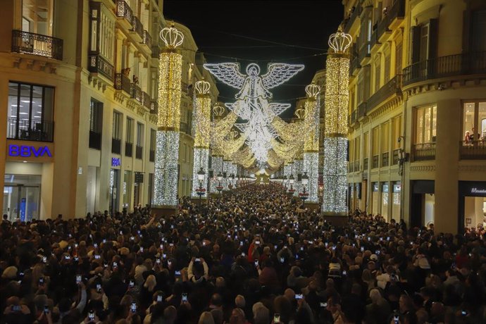 Archivo - Luces de Navidad en la calle Larios en una imagen de archivo 