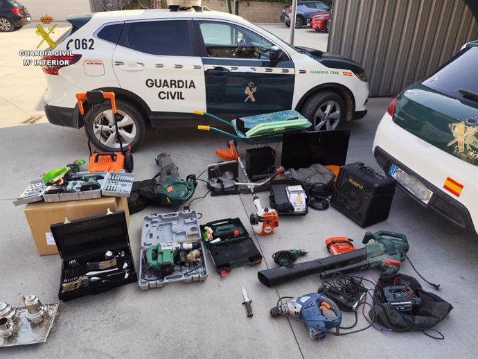 Efectos intervenidos por la Guardia Civil tras detener a la presunta autora de seis robos en viviendas de Loranca de Tajuña.