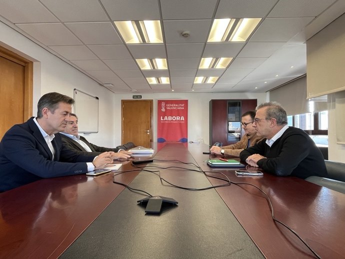 Labora manté reunions amb els sectors del moble i el metall per a treballar en la reconstrucció de les zones afectades per la riuada