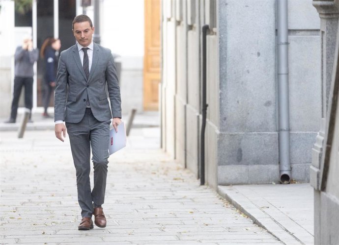 El ex secretario general del PSOE de Madrid, Juan Lobato, a su llegada a testificar en el Tribunal Supremo sobre la causa contra el fiscal general del Estado, Álvaro García Ortiz, para que aclare el papel de Moncloa al enviarle información de la pareja 