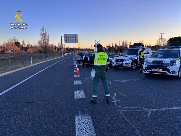 Control de tráfico de la Guardia Civil, en la A1 .