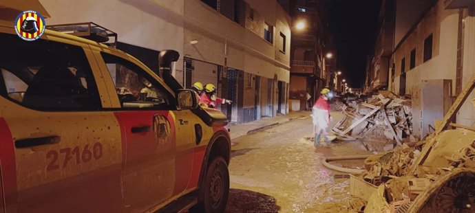 Efectivos del Consorcio Provincial de Bomberos de Valencia en Alfafar, a 4 de noviembre de 2024