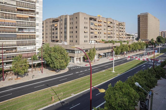 Archivo - La avenida Luis de Morales tras la obra por la ampliación del tranvía. (Imagen de archivo)