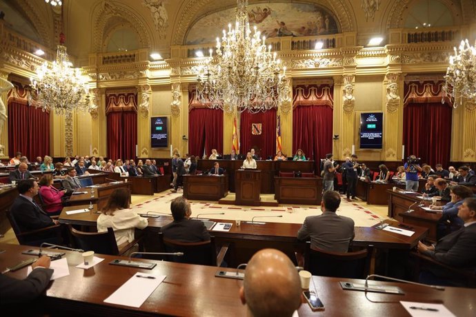 Archivo - Vista general del primer Debate de Política General de Baleares de esta legislatura, en el Parlament balear, a 1 de octubre de 2024, en Palma de Mallorca, Baleares (España). 