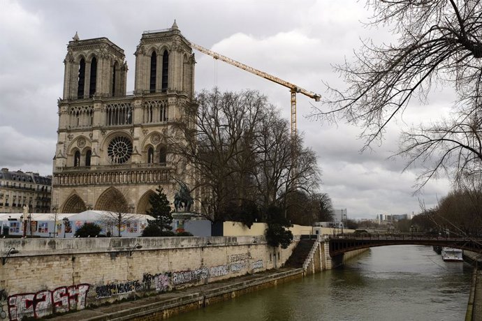 Archivo - Imagen de archivo de la catedral de Notre Dame en París durante las labores de restauración tras el incendio de 2019.