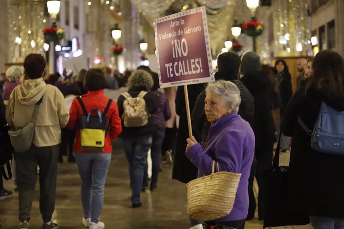 Imágenes de la manifestación con motivo del 25N en Málaga. A 25 de noviembre de 2024, en Málaga, Andalucía (España).