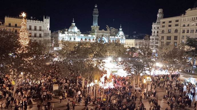 Decoración de Navidad en la plaza del Ayuntamiento de València