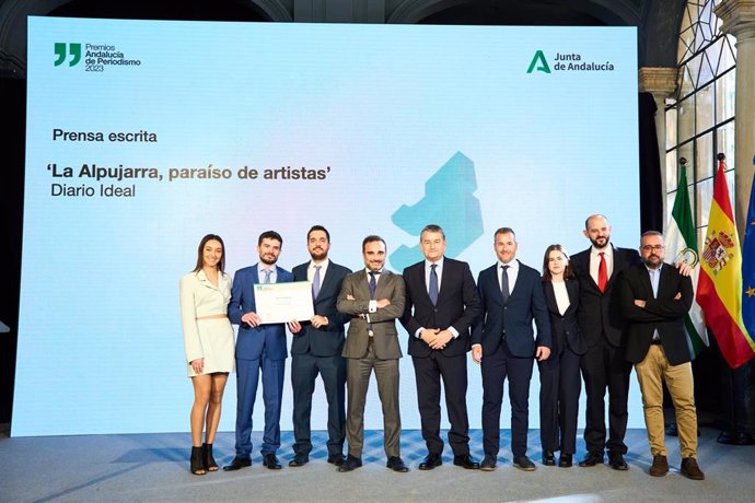 Archivo - Imagen de archivo de los premiados en la edición pasada de los Premios Andalucía de Periodismo.