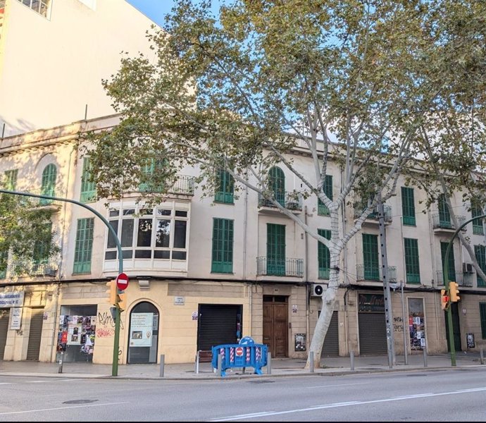 Edificio de la calle 31 de Desembre de Palma pendiente de demolición.