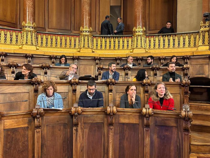 Concejales de BComú y ERC en el Ayuntamiento de Barcelona antes del pleno de noviembre de 2024