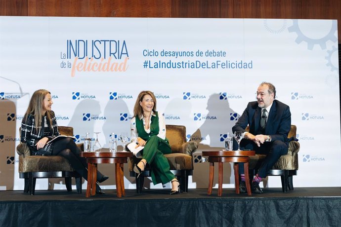 La presidenta de Paradores, Raquel Sánchez, y el director general de Turisme de Barcelona, Mateu Hernández, en el ciclo de debates 'La industria de la felicidad'.