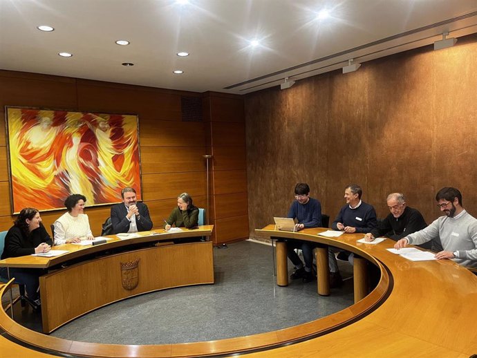 Reunión presidida por el secretario de Estado de Juventud e Infancia del Gobierno de España, Rubén Pérez, y la presidenta de la Red Aragonesa de Entidades Sociales para la Inclusión, Patricia Durán, para abordar temáticas de pobreza infantil.