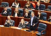 El PSOE-M se reorganiza en la Asamblea con Lobato en segunda fila y los tres diputados de la gestora en primera línea