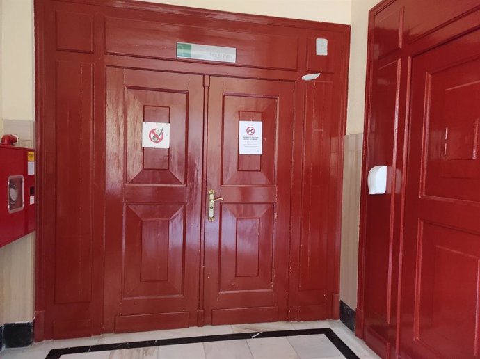 Puerta de acceso a la sala de vistas de la Audiencia de Jaén