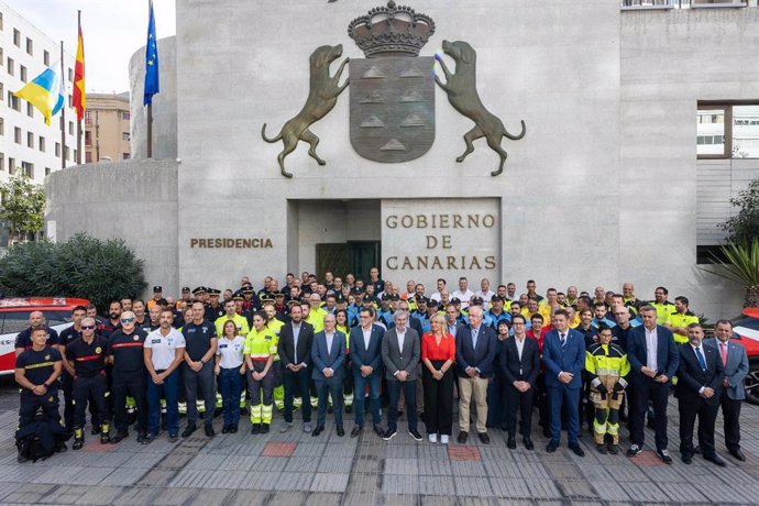 El Gobierno de Canarias reconoce a los 222 profesionales del dispositivo enviado a Valencia por la Dana